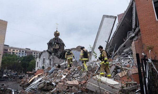 El conflicto entre Ucrania y Rusia continúa con ataques a ciudades clave, afectando a miles de civiles en territorio ucraniano.