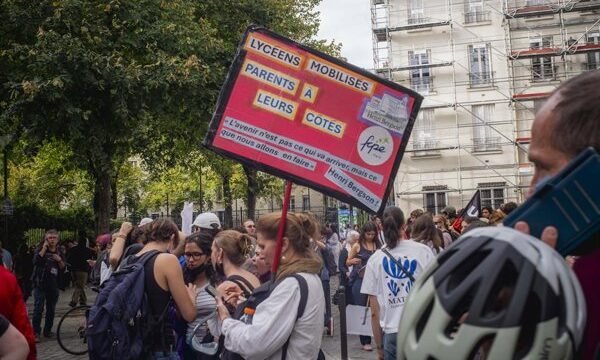 En París, las protestas por reformas educativas han provocado tensión entre estudiantes y autoridades desde septiembre, con múltiples detenciones y heridos reportados en las.