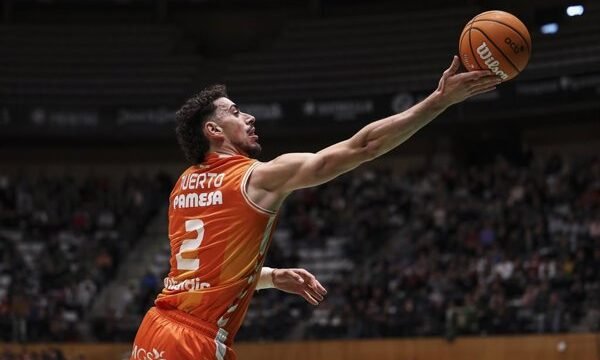 El VALENCIA BASKET mantiene su liderato en la Euroliga tras vencer al HAPOEL TEL AVIV en un partido clave de la fase inicial de competición continental.