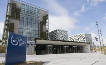 El Tribunal Penal Internacional ha expresado su preocupación por las acciones de russia que buscan la detención de sus miembros, tras una decisión de emitir órdenes de arresto.