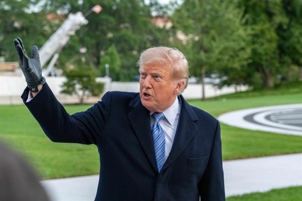Trump critica a Zelenski y sugiere la elección de un nuevo presidente para Ucrania