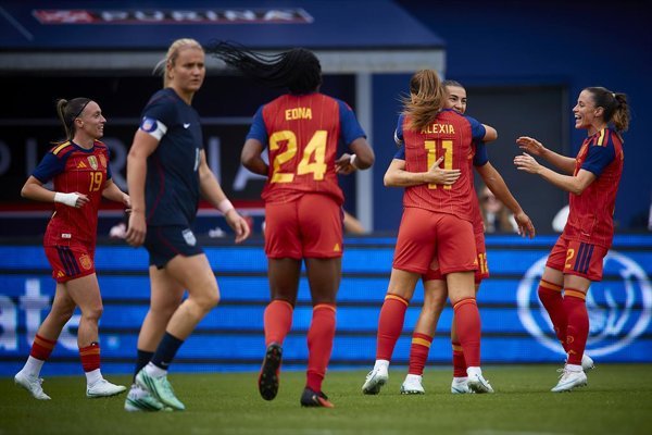 España vence a Estados Unidos 2-0 en partido amistoso de fútbol