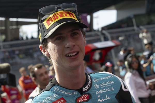Máximo Quiles de España se corona campeón mundial de Moto3