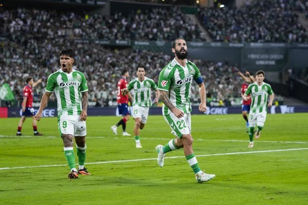 Betis avanza decididamente mientras Valencia muestra progreso bajo Aguirre