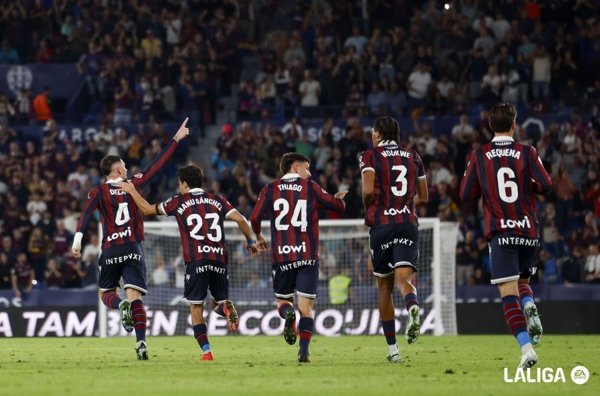 Levante remonta y sale del descenso tras un intenso encuentro contra Sevilla