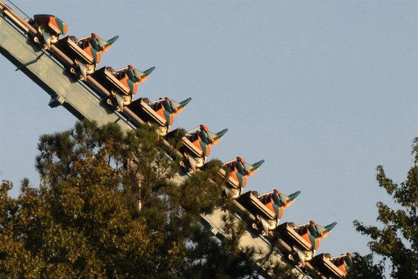 Persona fallece al caer de montaña rusa en parque de Georgia