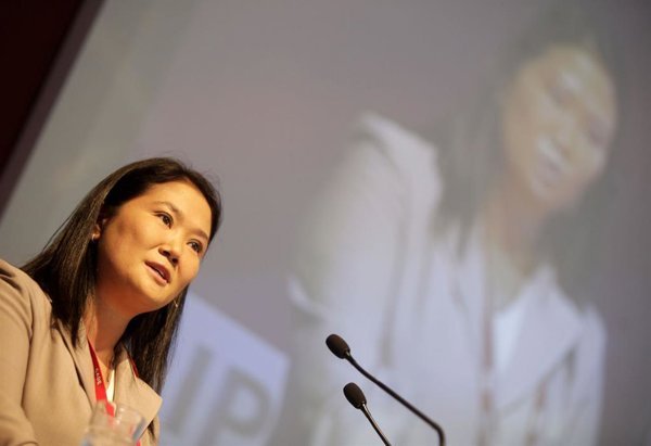 Keiko Fujimori revela su propuesta educativa para reestablecer el orden en escuelas peruanas