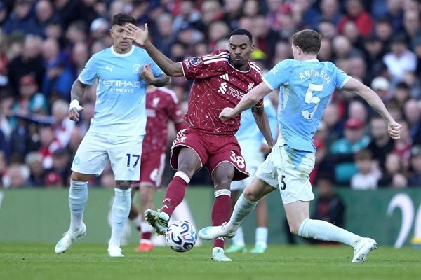 El regulador advierte a los clubes de fútbol ingleses sobre la importancia de actuar prontamente