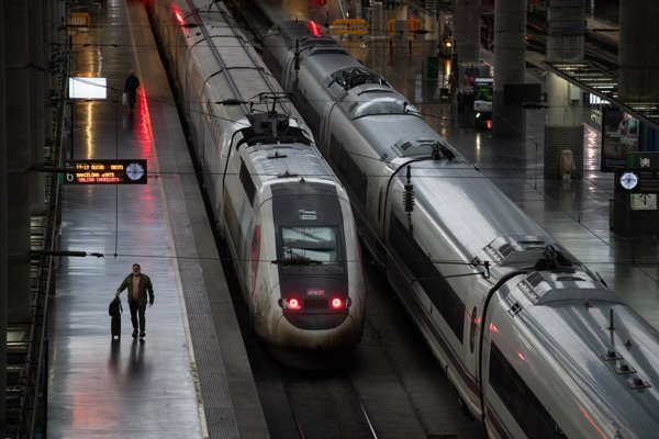 Renfe avisa que las interrupciones en el AVE Madrid-Barcelona seguirán mañana