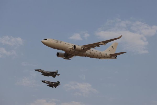 La coalición liderada por Arabia Saudí ataca posiciones clave hutíes en Yemen