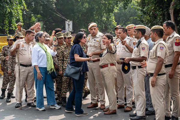 La IFJ y el Sindicato de Periodistas de India critican detención de 30 periodistas en protestas de CJP