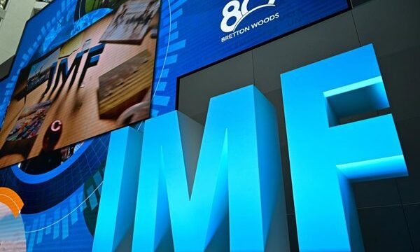 Sindicatos reclaman incremento del 7% en el SMI para 2027, alcanzando 18.290 euros anuales
