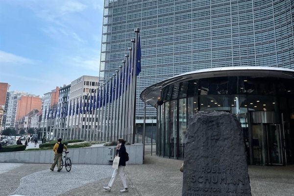 Bruselas sugiere aplazar un año las normas sobre emisiones de metano a importadores de gas y petróleo