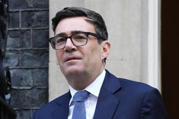 El primer ministro británico no discutió con el presidente del City las acusaciones por violar normas financieras