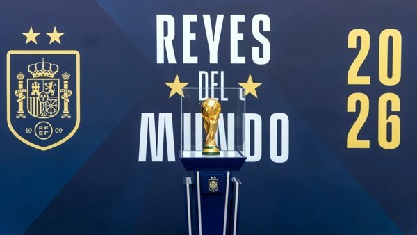 La ministra Milagros Tolón recibe a selecciones de hockey tras plata mundialista