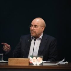 Presidente del Parlamento de Irán critica errores en pronósticos económicos de Bessent en EE.UU.