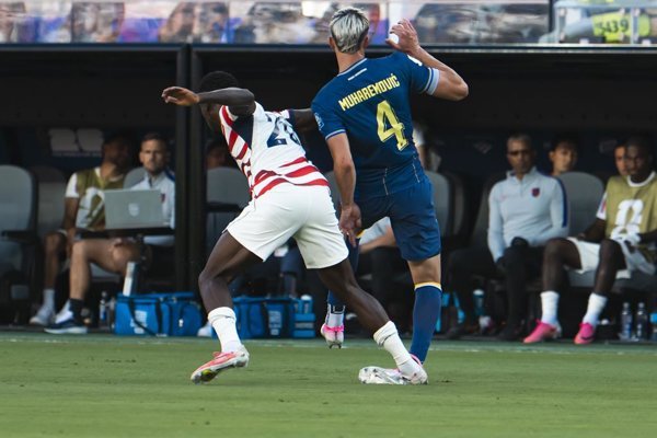 FIFA evaluará cambios en sus reglas para evitar situaciones similares a la de Folarin Balogun en México