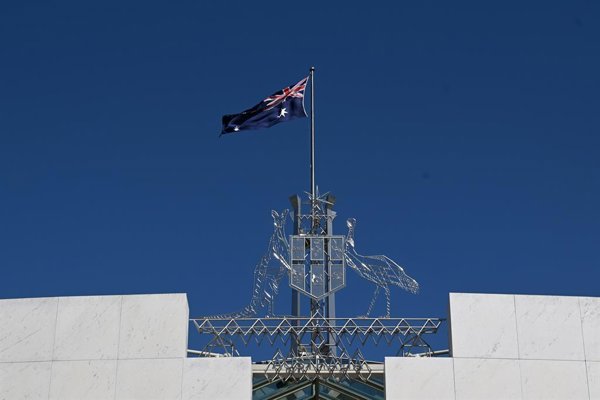 La Armada Australiana investiga la presencia de cámara en baño de mujeres en un buque