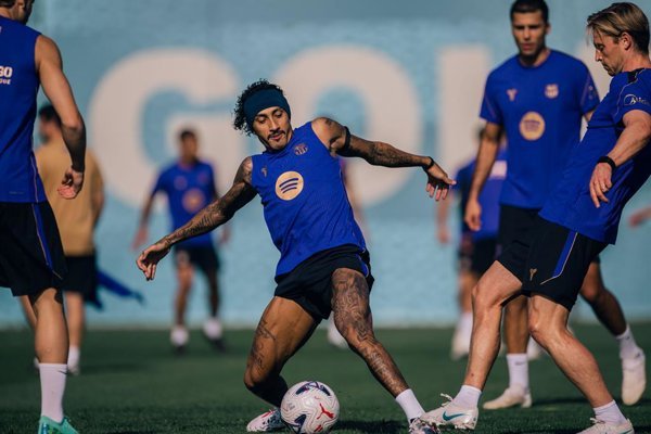 Raphinha se reincorpora al Barcelona tras superar problemas musculares