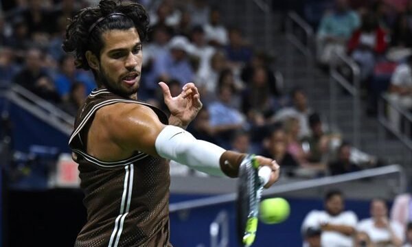 Alejandro Davidovich avanza a semifinales del torneo de Shanghái