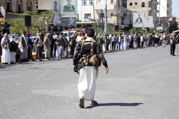 Los hutíes informan de un ataque a la base saudí en Yemen