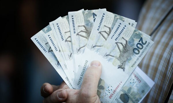 El Ibex 35 sube un 0,7% a 19.320 puntos después de que la Fed descarte aumentar tipos
