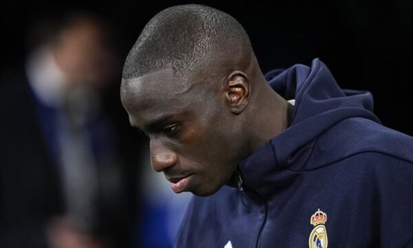 Aguirre debuta en Mestalla contra Athletic, Villarreal enfrenta a Elche buscando mejorar