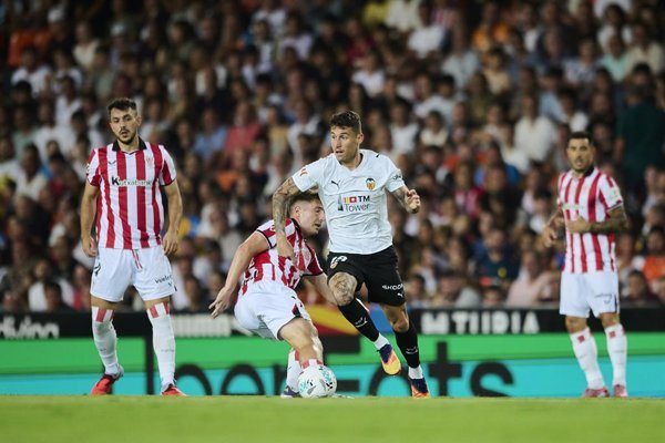 Aguirre debuta en Mestalla contra Athletic, Villarreal enfrenta a Elche buscando mejorar