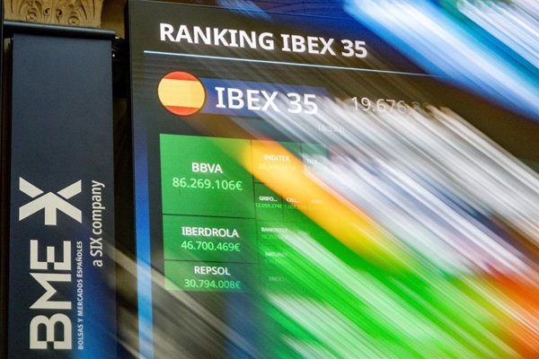 El Ibex 35 cierra la semana con un aumento del 1,54% y mantiene los 19.300 puntos