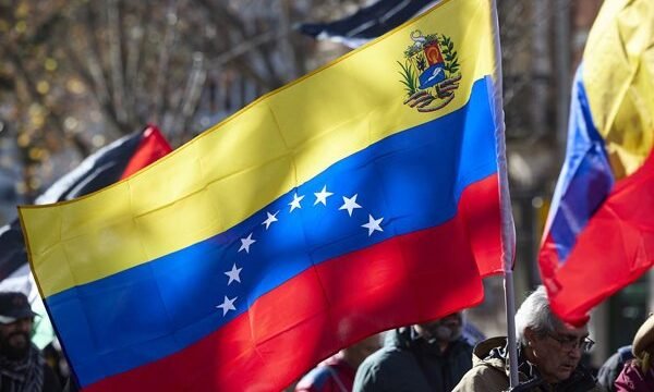 El Ibex 35 cierra la semana con un aumento del 1,54% y mantiene los 19.300 puntos