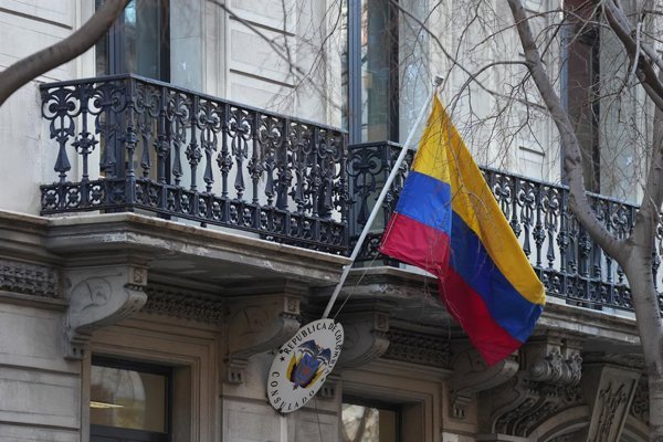 El FMI advierte sobre la insostenibilidad de la crisis fiscal en Colombia y urge solución