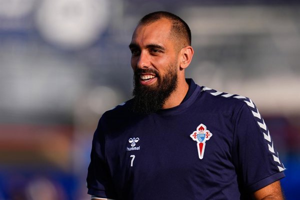 Borja Iglesias del RC Celta fuera seis semanas por lesión en el sóleo