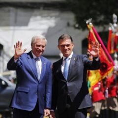 Paz recibe a Kast en histórica visita oficial de un presidente chileno a Bolivia tras 70 años