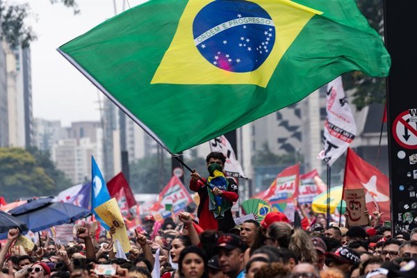 El Tribunal Electoral de Brasil exige registrar canales vinculados a candidatos