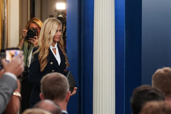 Zacharia renuncia como portavoz de la Casa Blanca tras perder el respaldo de Trump, a quien agradeció su apoyo
