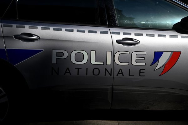 Un policía de 22 años fallece tras ser atropellado en persecución en Nantes, Francia