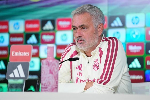 José Mourinho afirma que Vinícius debería haber dejado Brasil este verano