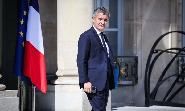 Mélenchon acusa al gobierno francés de generar una crisis política