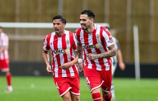 Almería mantiene el liderato y Castellón sube al segundo puesto de Segunda División