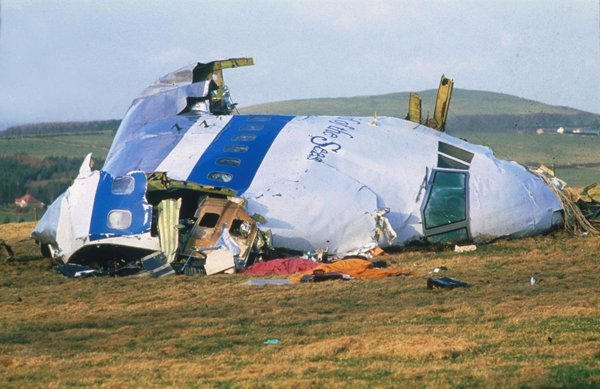 Fallecen un adolescente y un octogenario en accidente aéreo en el oeste de Escocia
