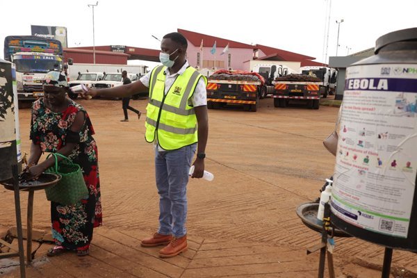 Kenia reporta cuatro casos nuevos de ébola y considera bajo el riesgo de transmisión
