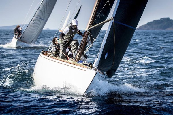 Los barcos ‘Bribon’ y ‘One’ se alzan con el Trofeo Xacobeo en Sanxenxo