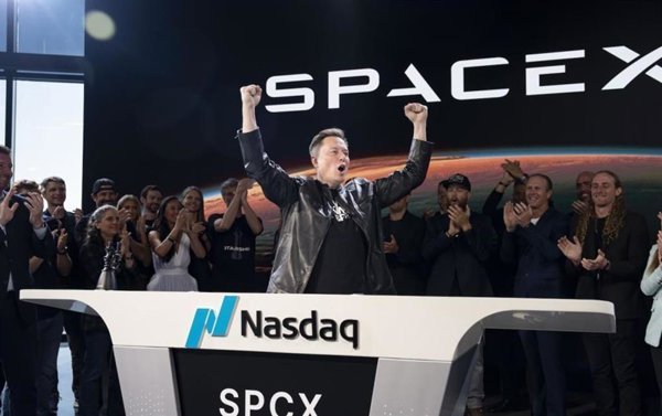 Elon Musk anuncia que obsequiará una acción de SpaceX a cada niño estadounidense