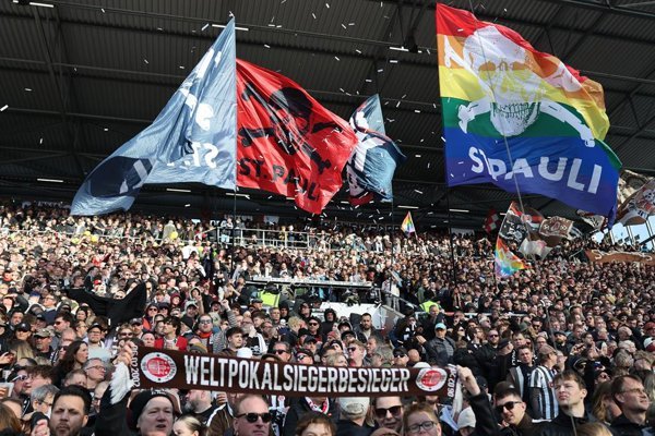 St. Pauli considera cambiar su himno por el pasado nazi del autor