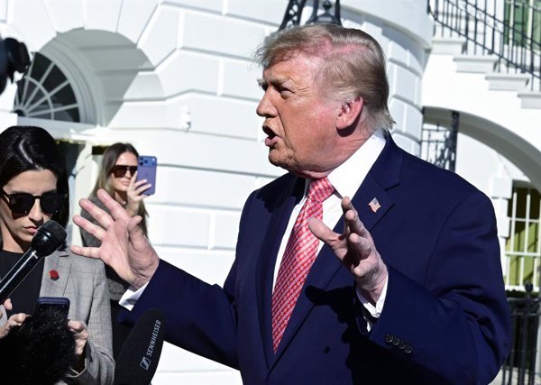 Trump opina que otro líder debería negociar por Ucrania en vez de Zelenski