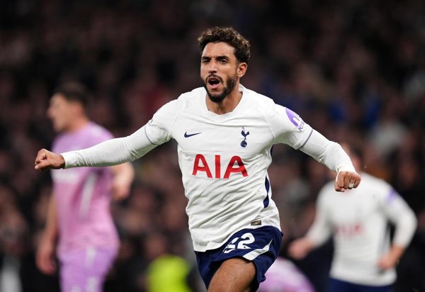 Tottenham frena al dinámico Coventry y abandona el último lugar en la Premier League