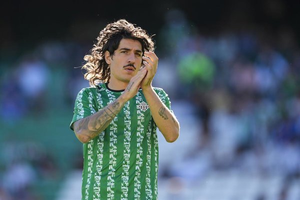 Héctor Bellerín demanda a youtuber Iñaki Angulo por incitación al odio