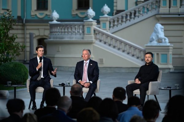 Zelenski se reúne en Noruega con enviados de Trump para discutir solución diplomática en Ucrania