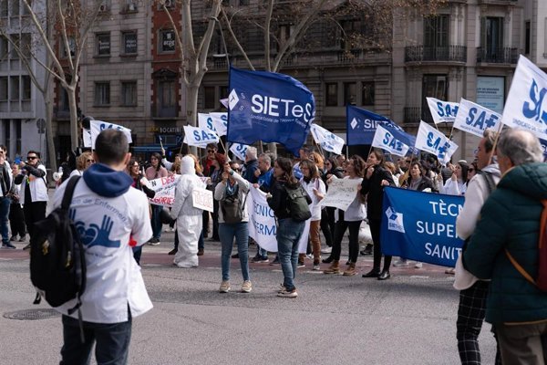 Técnicos sanitarios superiores demandan reconocimiento salarial del Grupo B y consideran huelga
