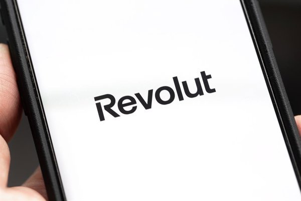 Google Cloud informa restablecimiento en Europa y Revolut recupera operaciones gradualmente